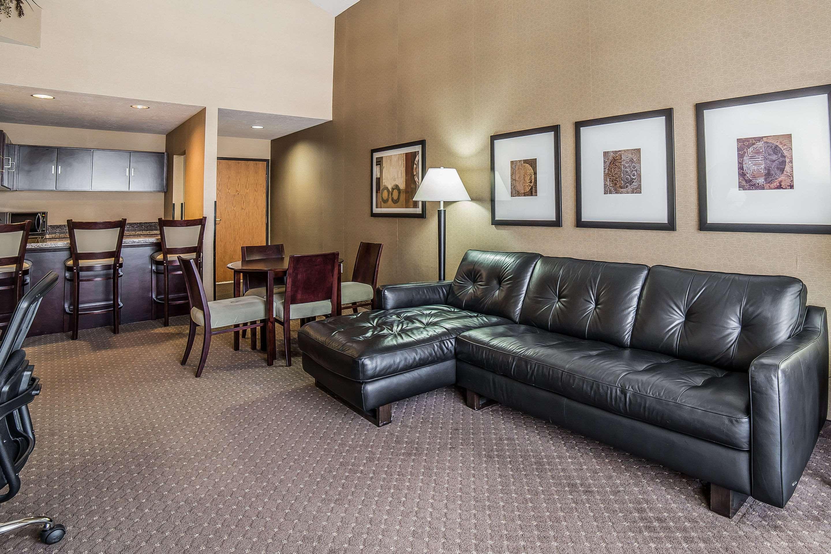 Comfort Suites Ogden Conference Center Buitenkant foto