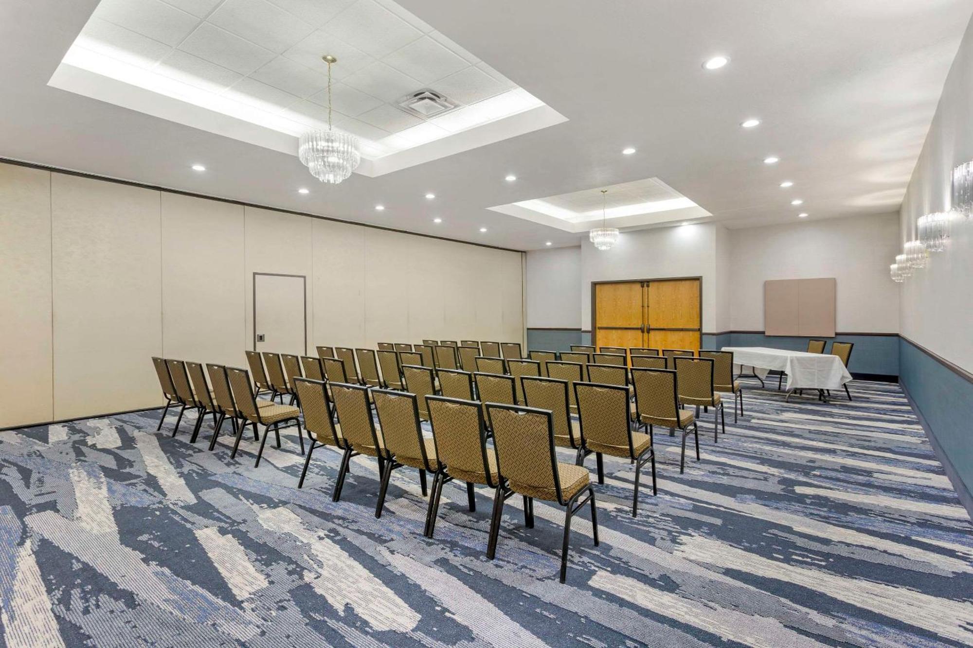 Comfort Suites Ogden Conference Center Buitenkant foto