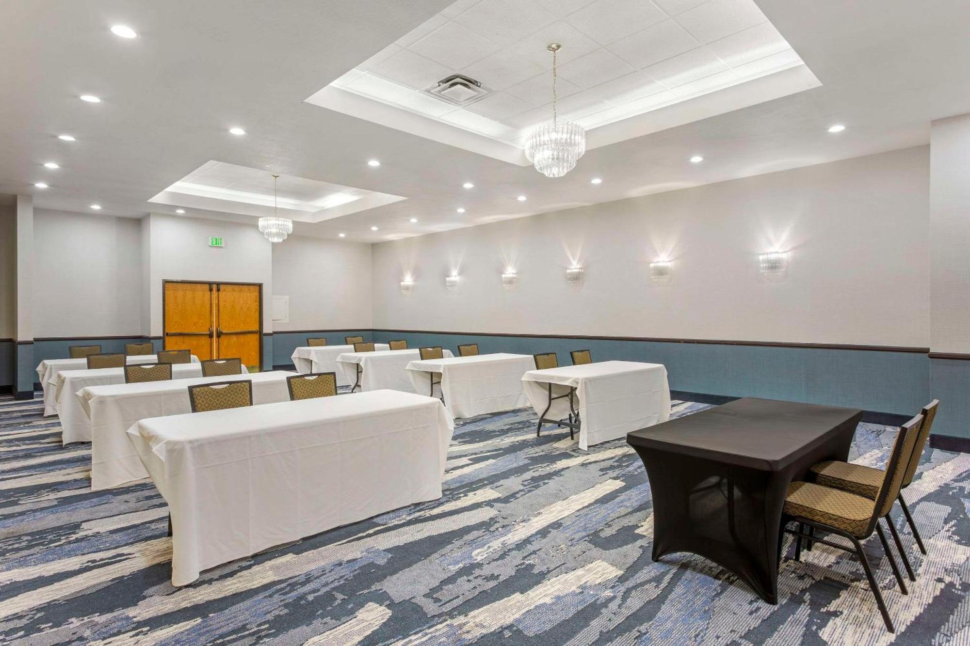Comfort Suites Ogden Conference Center Buitenkant foto
